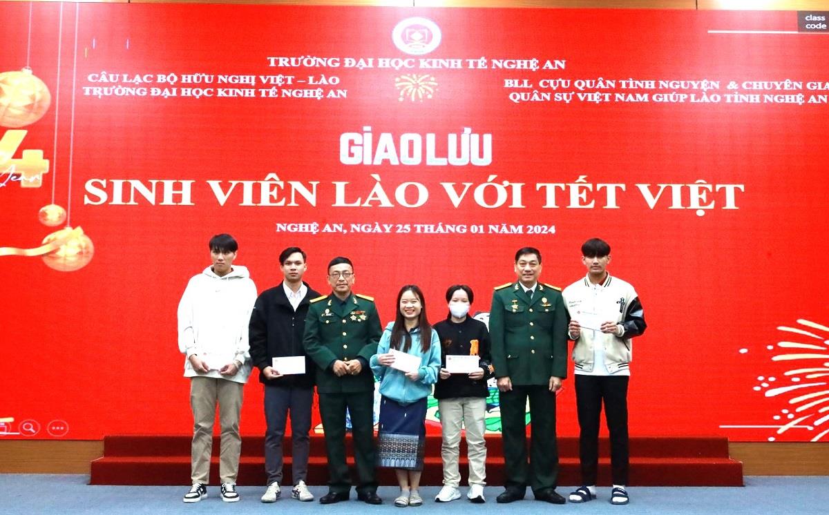 NAUE tổ chức gặp mặt sinh viên Lào trước thềm Tết Nguyên Đán 2024