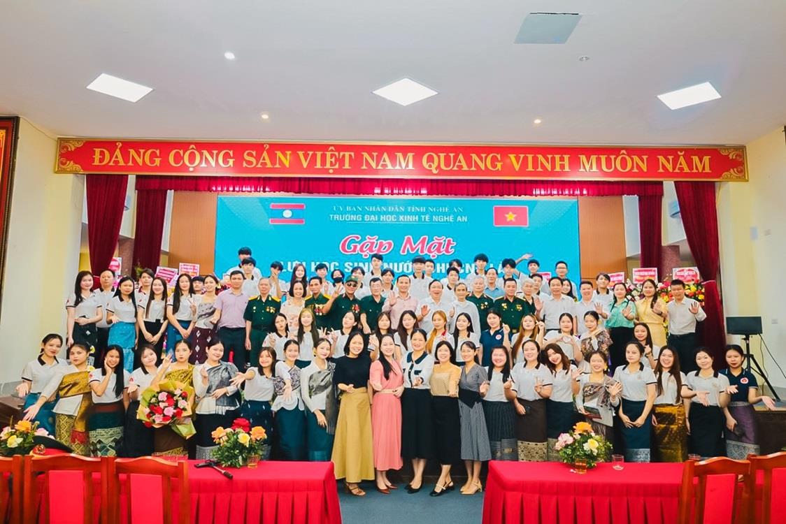 Trường Đại học Kinh tế Nghệ An tổ chức Tết cổ truyền Bunpimay cho sinh viên Lào