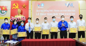 Quỹ học bổng VAS trao tặng học bổng cho 5 em sinh viên nhà trường