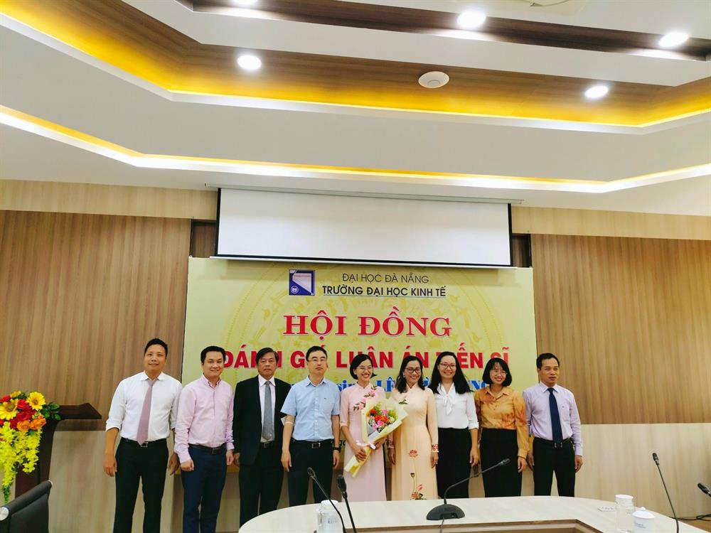NCS Lê Thùy Dung bảo vệ thành công luận án tiến sĩ  chuyên ngành Tài chính – Ngân hàng