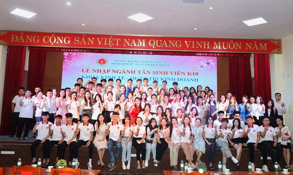 Khoa Kinh tế Quản trị kinh doanh Trường Đại học Kinh tế Nghệ An đã tưng bừng chào đón tân sinh viên khóa 10