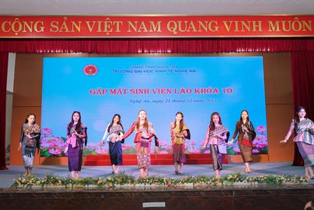 Trường Đại học Kinh tế Nghệ An tổ chức buổi gặp mặt chào mừng Tân sinh viên Lào khóa 10 nhập học