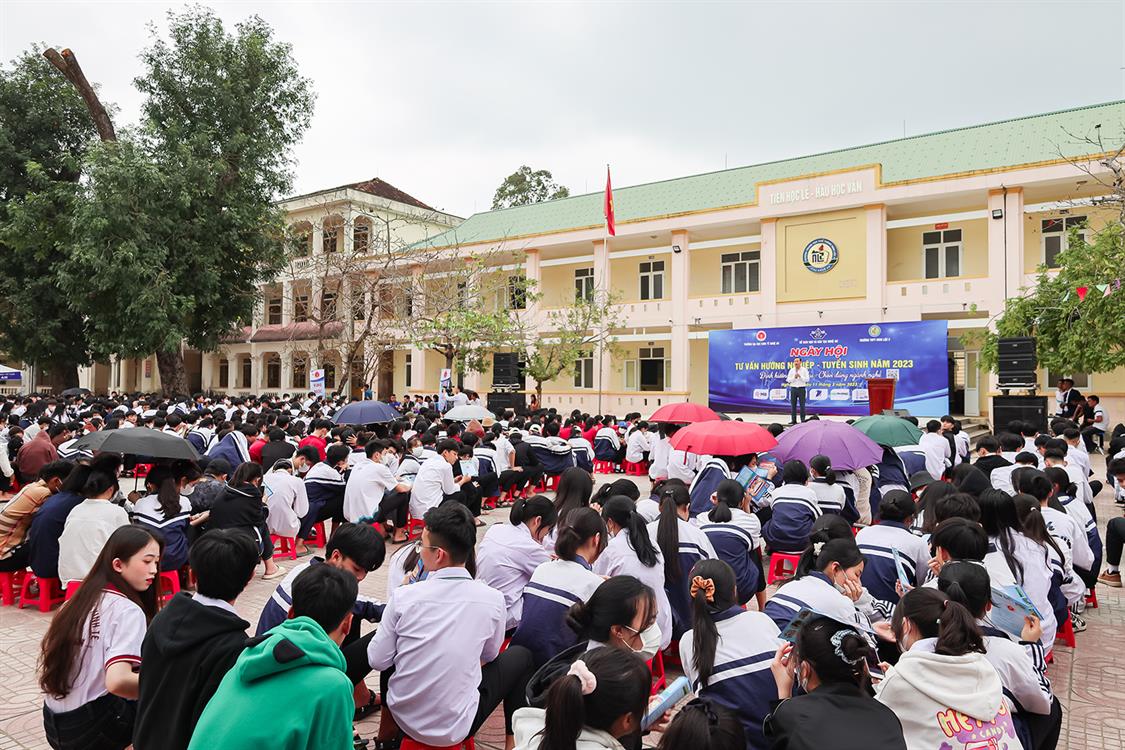 Hoạt động tư vấn tuyển sinh tại huyện Nghi Lộc