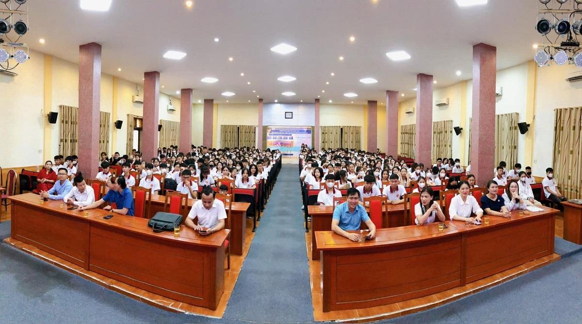 Trường Đại học Kinh tế Nghệ An: Tuần sinh hoạt Công dân - sinh viên mang lại kiến thức bổ ích cho Tân sinh viên