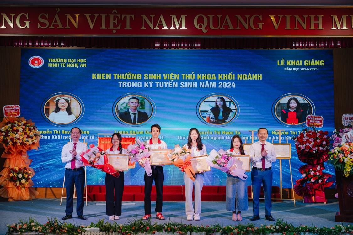 Vinh danh thủ khoa khối ngành năm 2024 - Những gương mặt tiên phong trên hành trình tri thức K11