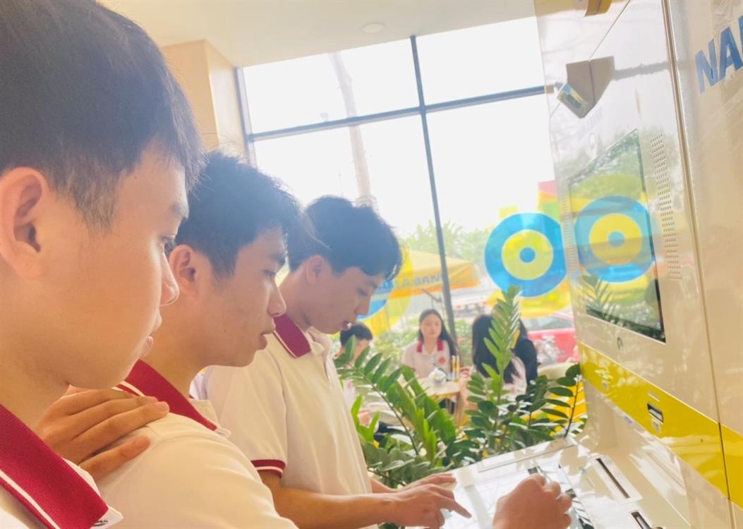 Sinh viên Tài chính - Ngân hàng trải nghiệm thực tế  tại Ngân hàng TMCP Nam Á.